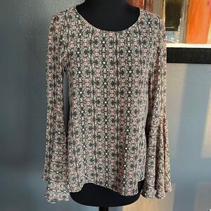 Mimi Chica gray calico floral print semi sheer ruffled bell sleeve top. Small.